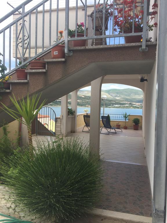 Apartment Karmen Trogir Eksteriør bilde